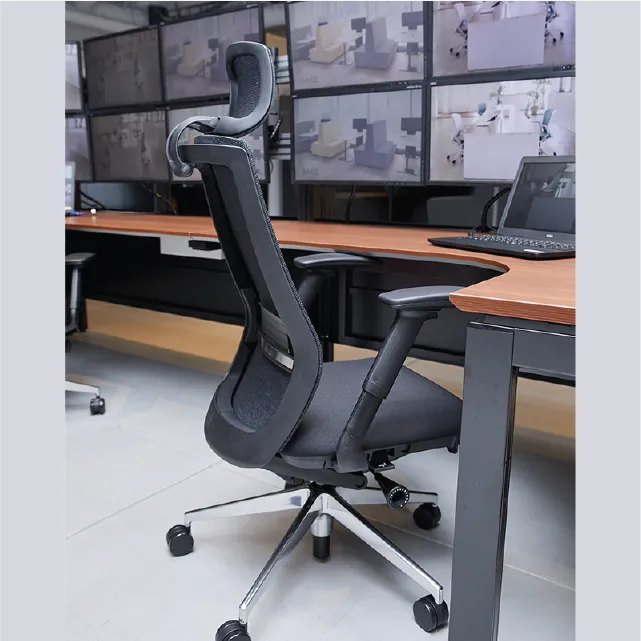 UCHIDA SELLEZZA CHAIR